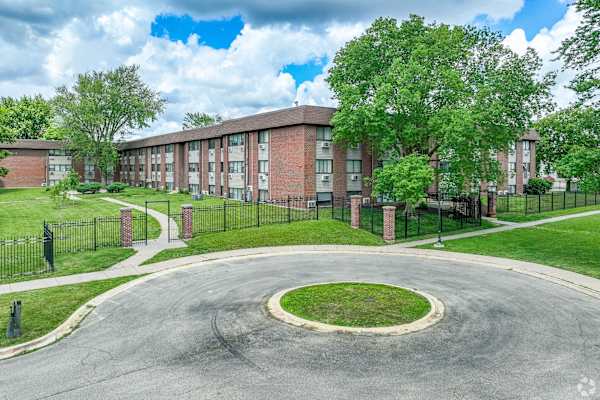 902-914 Ridge Dr. property